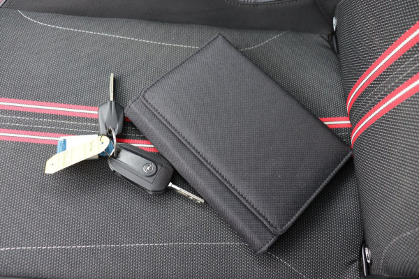 Opel Corsa 1.2 GS Line org.NL panoramadak + zwart dak stoel+stuur verwarming