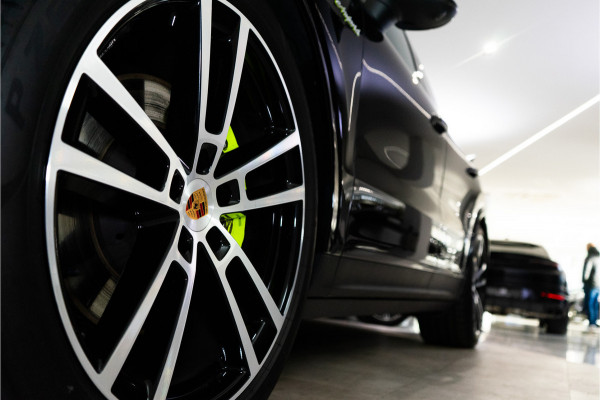 Porsche Cayenne Coupé 3.0 E-Hybrid 462PK | InnoDrive | Bose | Bicolor | Sportchrono | VOL! Fabrieksgarantie