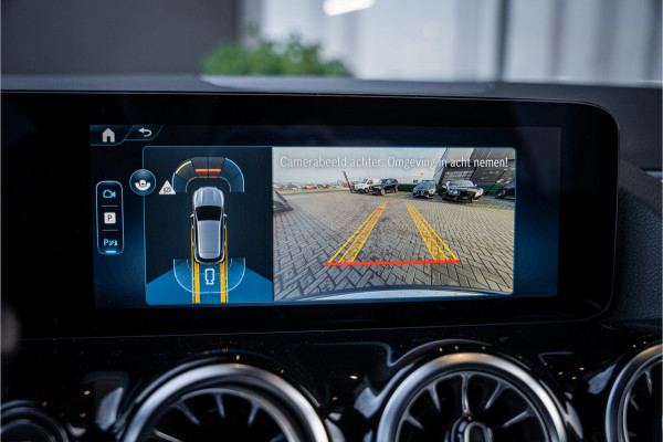 Mercedes-Benz GLA GLA250 e Business Solution AMG - Keyless | Stoelverwarming | ACC | Carbon | Standkachel