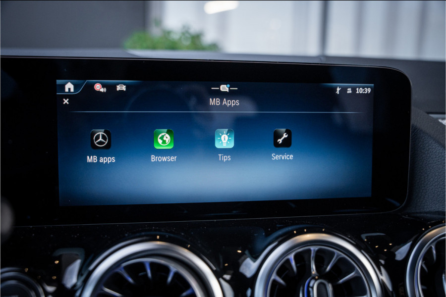 Mercedes-Benz GLA GLA250 e Business Solution AMG - Keyless | Stoelverwarming | ACC | Carbon | Standkachel