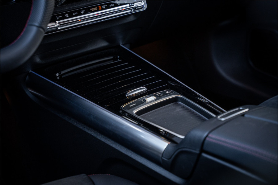 Mercedes-Benz GLA GLA250 e Business Solution AMG - Keyless | Stoelverwarming | ACC | Carbon | Standkachel