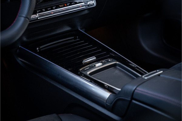 Mercedes-Benz GLA GLA250 e Business Solution AMG - Keyless | Stoelverwarming | ACC | Carbon | Standkachel