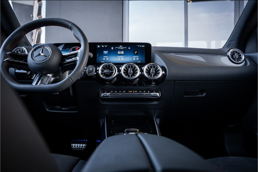 Mercedes-Benz GLA GLA250 e Business Solution AMG - Keyless | Stoelverwarming | ACC | Carbon | Standkachel