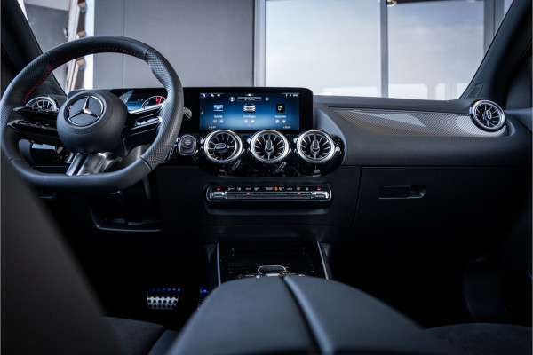 Mercedes-Benz GLA GLA250 e Business Solution AMG - Keyless | Stoelverwarming | ACC | Carbon | Standkachel