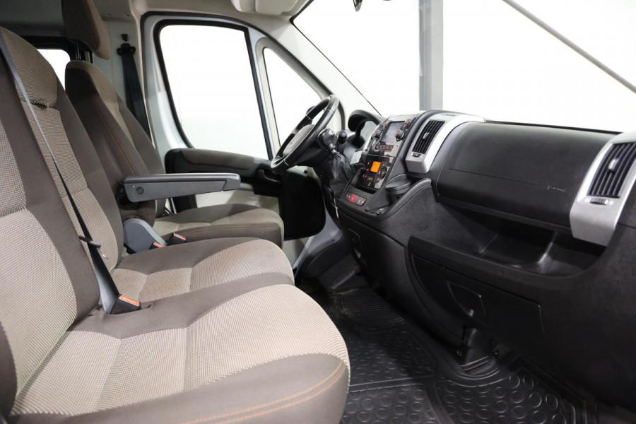 Peugeot Boxer 2.2 BlueHDI 9 Persoons Personenvervoer