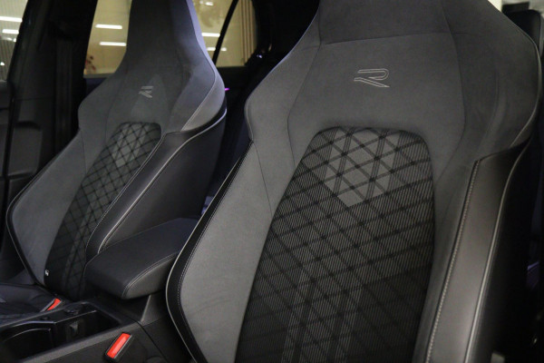 Volkswagen Golf 2.0 TSI 3XR-LINE/PANO/IQ-LGHIT/CARPLAY/STOELVER/CAM/VOL