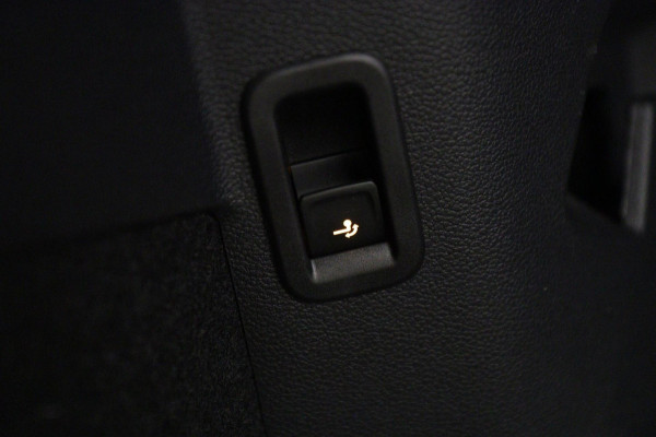 Volkswagen Golf 2.0 TSI 3XR-LINE/PANO/IQ-LGHIT/CARPLAY/STOELVER/CAM/VOL