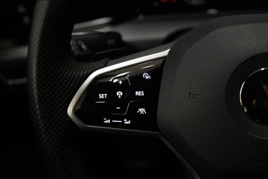 Volkswagen Golf 2.0 TSI 3XR-LINE/PANO/IQ-LGHIT/CARPLAY/STOELVER/CAM/VOL