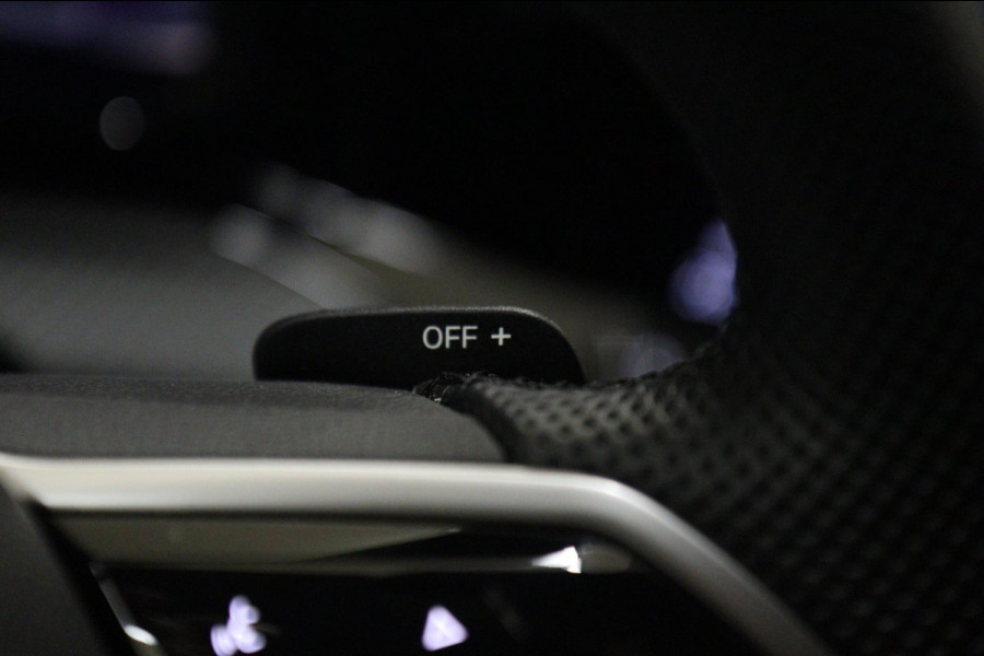 Volkswagen Golf 2.0 TSI 3XR-LINE/PANO/IQ-LGHIT/CARPLAY/STOELVER/CAM/VOL