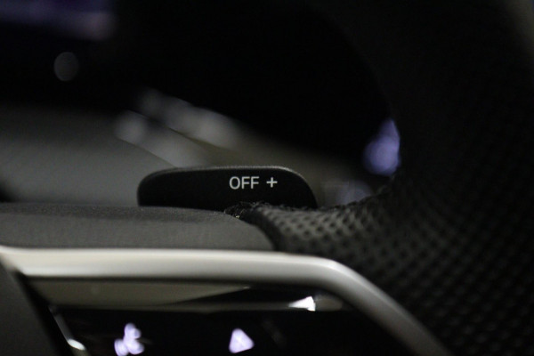 Volkswagen Golf 2.0 TSI 3XR-LINE/PANO/IQ-LGHIT/CARPLAY/STOELVER/CAM/VOL