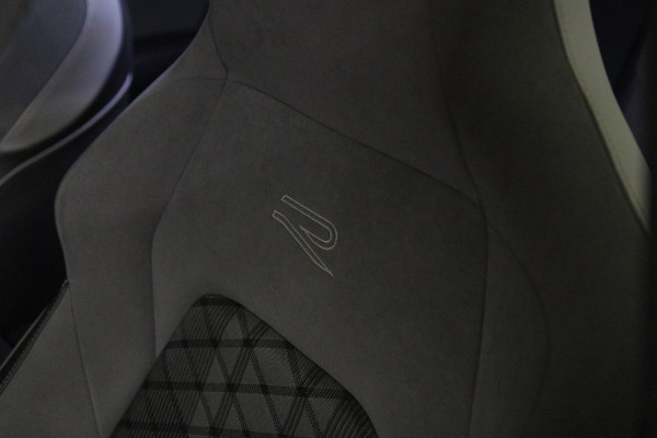 Volkswagen Golf 2.0 TSI 3XR-LINE/PANO/IQ-LGHIT/CARPLAY/STOELVER/CAM/VOL