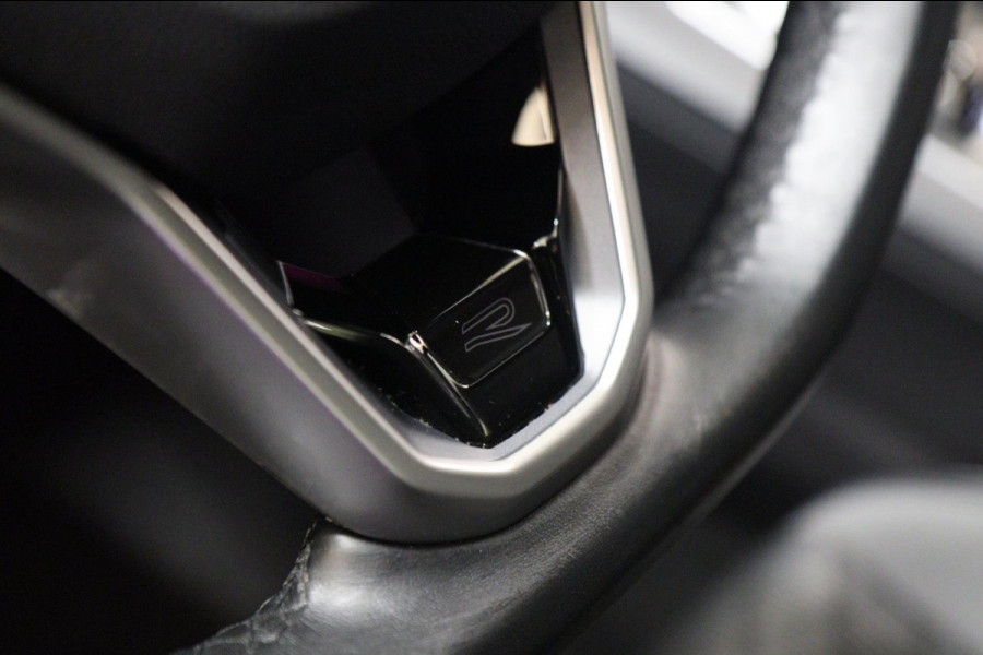 Volkswagen Golf 2.0 TSI 3XR-LINE/PANO/IQ-LGHIT/CARPLAY/STOELVER/CAM/VOL