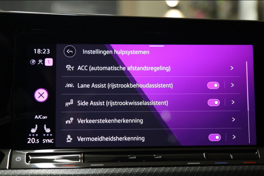 Volkswagen Golf 2.0 TSI 3XR-LINE/PANO/IQ-LGHIT/CARPLAY/STOELVER/CAM/VOL