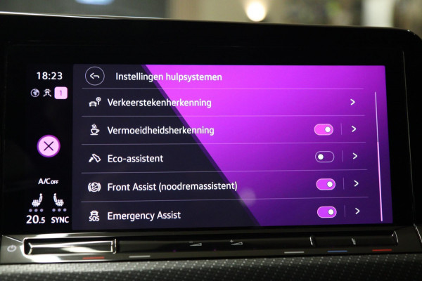 Volkswagen Golf 2.0 TSI 3XR-LINE/PANO/IQ-LGHIT/CARPLAY/STOELVER/CAM/VOL