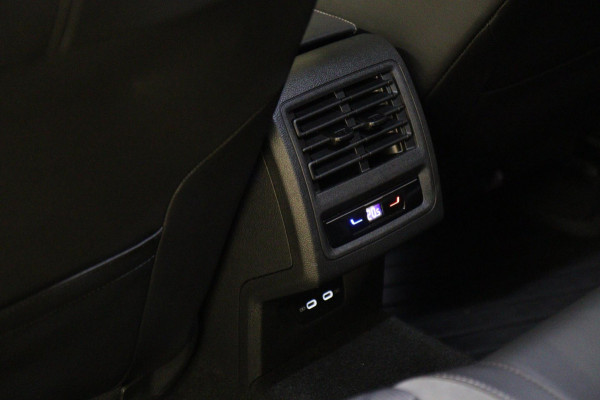 Volkswagen Golf 2.0 TSI 3XR-LINE/PANO/IQ-LGHIT/CARPLAY/STOELVER/CAM/VOL