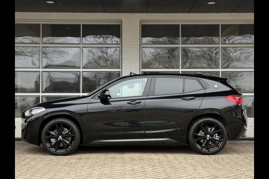 BMW X2 sDrive20i M SPORT | LEDER | PANORAMA | STOELVERWARMING | 18 INCH LM VELGEN |