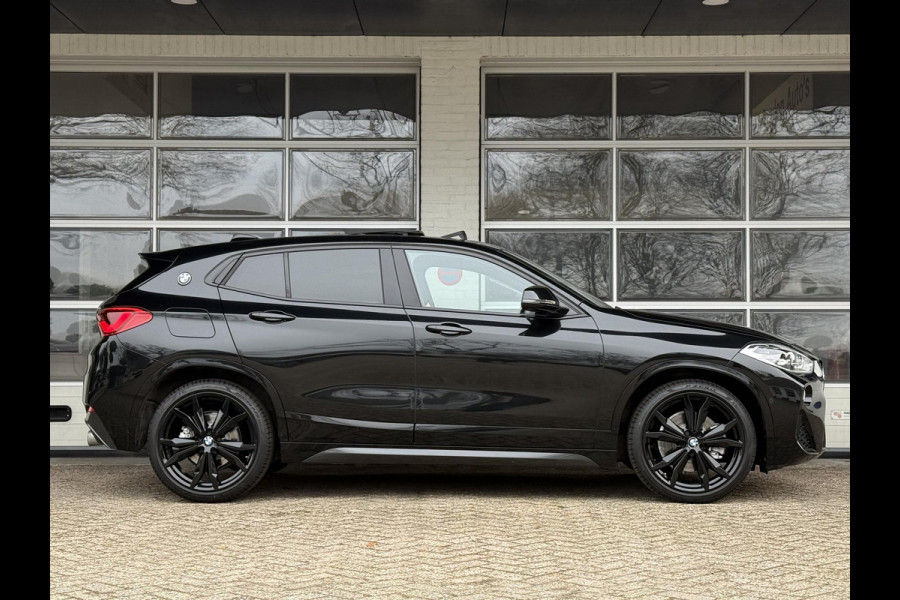 BMW X2 sDrive20i M SPORT | LEDER | PANORAMA | STOELVERWARMING | 18 INCH LM VELGEN |