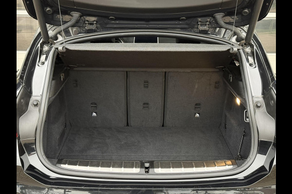 BMW X2 sDrive20i M SPORT | LEDER | PANORAMA | STOELVERWARMING | 18 INCH LM VELGEN |