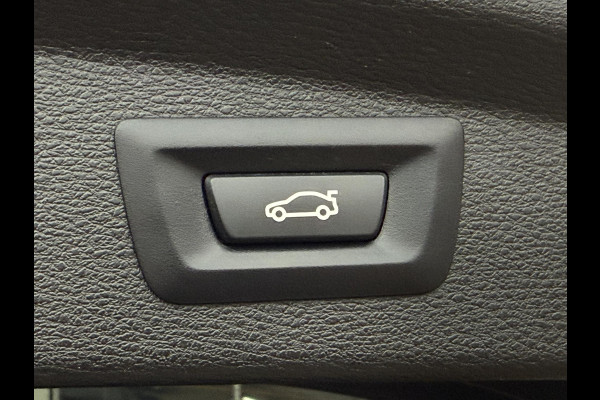 BMW X2 sDrive20i M SPORT | LEDER | PANORAMA | STOELVERWARMING | 18 INCH LM VELGEN |