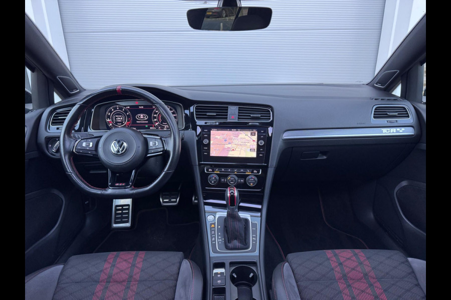 Volkswagen Golf 2.0 TSI GTI TCR Pano/Dynaudio/Keyless/Camera
