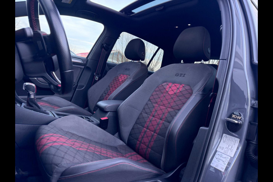 Volkswagen Golf 2.0 TSI GTI TCR Pano/Dynaudio/Keyless/Camera