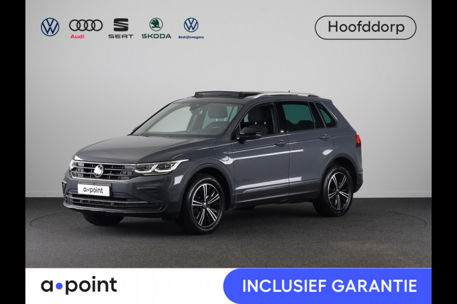 Volkswagen Tiguan 1.4 TSI eHybrid Life/Active 245 pk Automaat (DSG) | Navigatie | Panoramadak | Parkeersensoren (Park assist) | Rondomzicht camera | Stoelverwarming v/a |