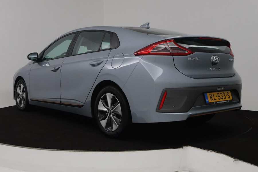 Hyundai IONIQ Comfort EV (ACHTERUITRIJCAMERA, NAVIGATIE, CRUISE CONTROL ADAPTIEF, STOELVERWARMING)