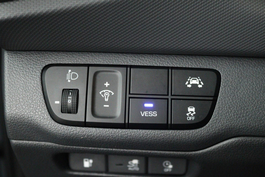 Hyundai IONIQ Comfort EV (ACHTERUITRIJCAMERA, NAVIGATIE, CRUISE CONTROL ADAPTIEF, STOELVERWARMING)