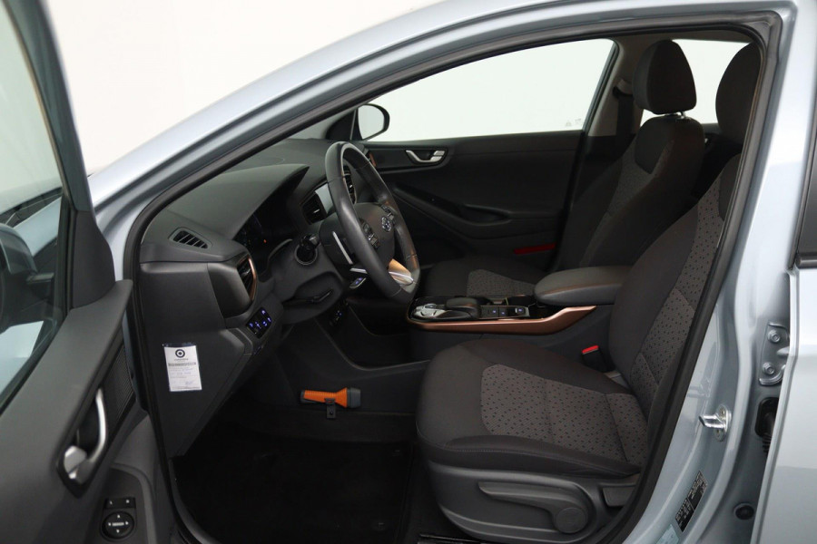 Hyundai IONIQ Comfort EV (ACHTERUITRIJCAMERA, NAVIGATIE, CRUISE CONTROL ADAPTIEF, STOELVERWARMING)