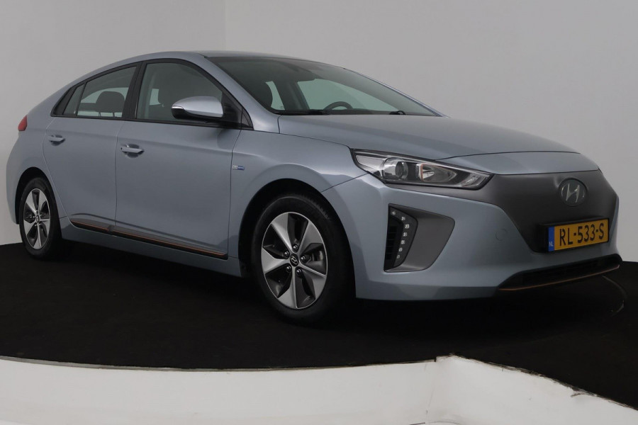 Hyundai IONIQ Comfort EV (ACHTERUITRIJCAMERA, NAVIGATIE, CRUISE CONTROL ADAPTIEF, STOELVERWARMING)