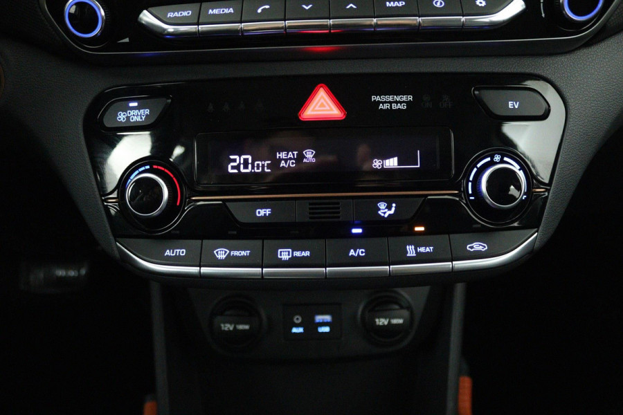 Hyundai IONIQ Comfort EV (ACHTERUITRIJCAMERA, NAVIGATIE, CRUISE CONTROL ADAPTIEF, STOELVERWARMING)