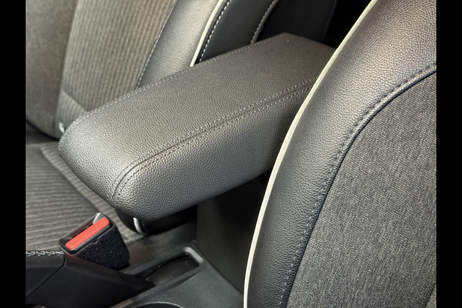 Renault Clio 1.3 TCe 130pk Aut | intens | Groot Navi | 17" | Stoelverwarming | Carplay | Cruise Control | 100% Dealer onderhouden!