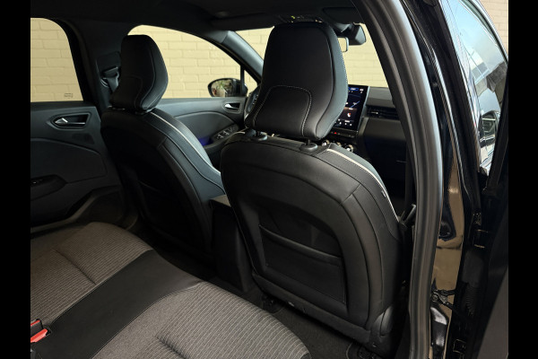 Renault Clio 1.3 TCe 130pk Aut | intens | Groot Navi | 17" | Stoelverwarming | Carplay | Cruise Control | 100% Dealer onderhouden!