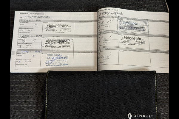 Renault Clio 1.3 TCe 130pk Aut | intens | Groot Navi | 17" | Stoelverwarming | Carplay | Cruise Control | 100% Dealer onderhouden!