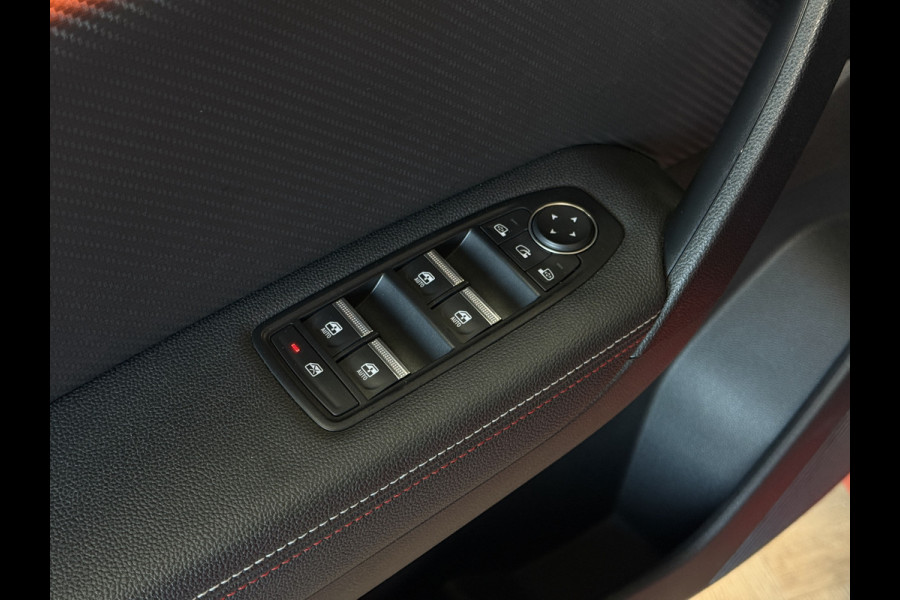 Renault Captur 1.3 TCe 160 R.S. Line | Groot Navi | Pano | Camera | Stoelverwarming | Led | 18" | 100% Dealer onderhouden!