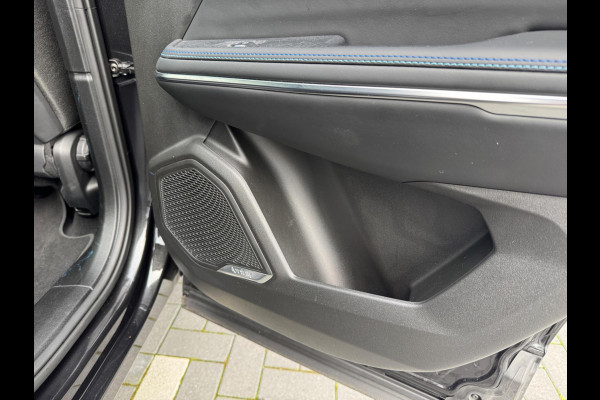 Lynk & Co 01 1.5 Bomvol Black Edition 261PK 360°Camera Zwarte hemel