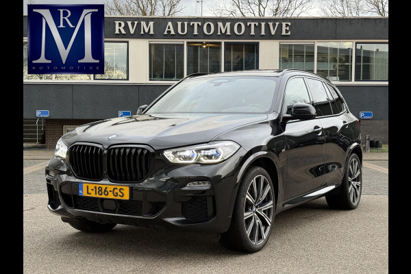 BMW X5 xDrive45e High Executive BOMVOL OPTIES| INDIVIDUAL| SOFTCLOSE| PANO| LASER LED| ALCANTARA HEMEL| HARMAN KARDON| DRIVING ASS. PROF| HEAD-UP| 360 CAMERA| ACHTERBANK VERWARMING| 22 INCH| STUURVERWARMING , ACHTERAS BESTURING| ETC...|