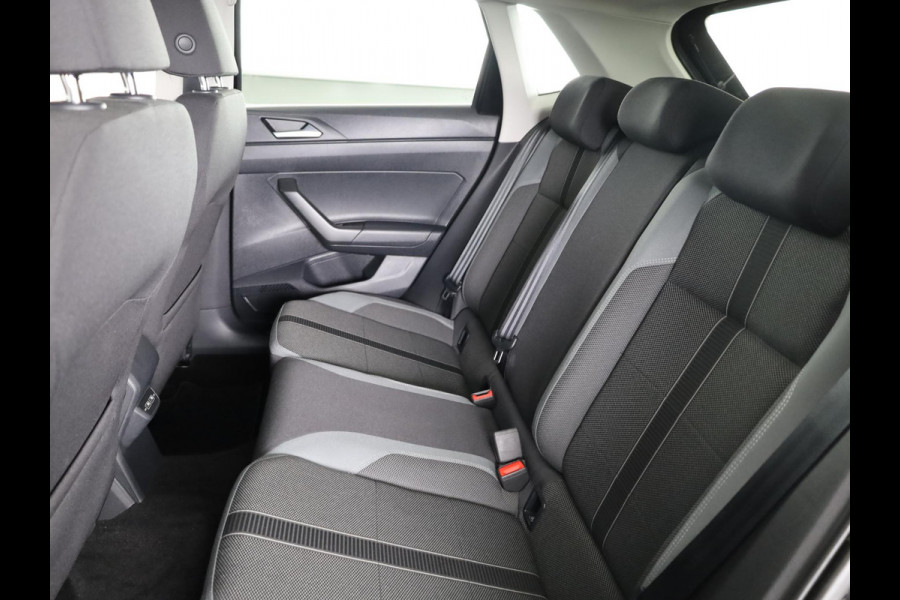 Volkswagen Polo 1.0 TSI Highline 95 pk | Navigatie | Parkeersensoren | Adaptieve cruise control | Apple Carplay/Android Auto |