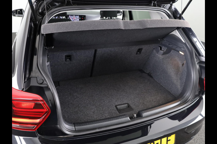 Volkswagen Polo 1.0 TSI Highline 95 pk | Navigatie | Parkeersensoren | Adaptieve cruise control | Apple Carplay/Android Auto |