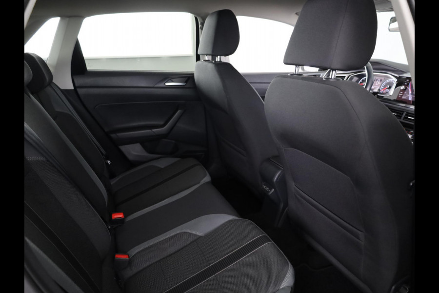 Volkswagen Polo 1.0 TSI Highline 95 pk | Navigatie | Parkeersensoren | Adaptieve cruise control | Apple Carplay/Android Auto |