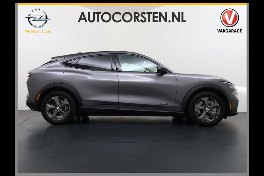 Ford Mustang Mach-E Extended RWD 98 kWh SOH 94% 294pk Pano-Dak Leer+8-weg-Elektr+Verwarmd+Geheugen 360-Camera Bang&Olufsen-HiFi Elektr.Achter Keyless Smartphone-key Dual-Ecc Ford-pass-Connect/Entry Speed-Assist Active-Breaking Blind-Spot-warning Driver-Alerd AB+  LMv LED-Lamp-v+a € 59.000 nieuw Orig.Nederlandse Auto 1e Eigenaar WLTP 610km
