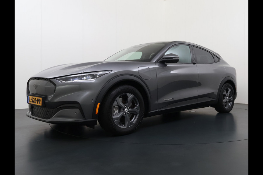 Ford Mustang Mach-E Extended RWD 98 kWh SOH 94% 294pk Pano-Dak Leer+8-weg-Elektr+Verwarmd+Geheugen 360-Camera Bang&Olufsen-HiFi Elektr.Achter Keyless Smartphone-key Dual-Ecc Ford-pass-Connect/Entry Speed-Assist Active-Breaking Blind-Spot-warning Driver-Alerd AB+  LMv LED-Lamp-v+a € 59.000 nieuw Orig.Nederlandse Auto 1e Eigenaar WLTP 610km