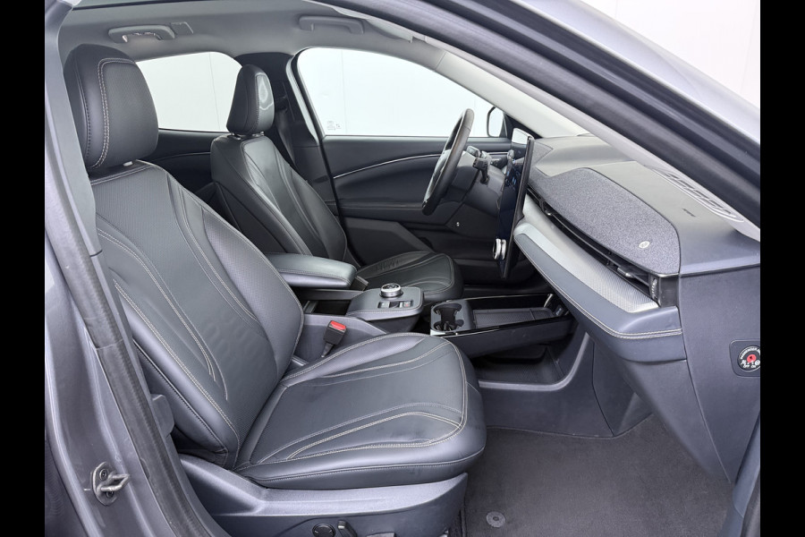 Ford Mustang Mach-E Extended RWD 98 kWh SOH 94% 294pk Pano-Dak Leer+8-weg-Elektr+Verwarmd+Geheugen 360-Camera Bang&Olufsen-HiFi Elektr.Achter Keyless Smartphone-key Dual-Ecc Ford-pass-Connect/Entry Speed-Assist Active-Breaking Blind-Spot-warning Driver-Alerd AB+  LMv LED-Lamp-v+a € 59.000 nieuw Orig.Nederlandse Auto 1e Eigenaar WLTP 610km
