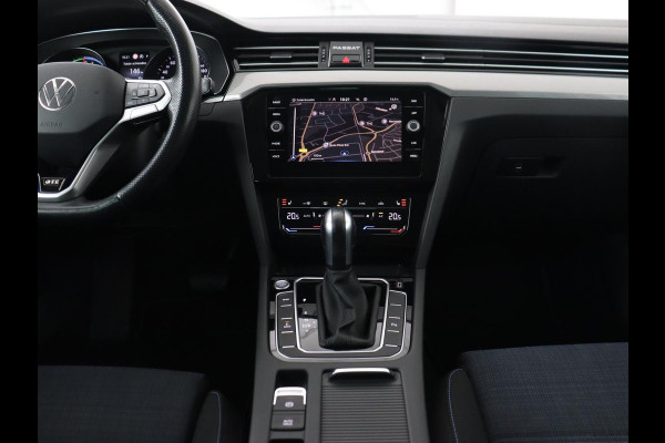 Volkswagen Passat 1.4 TSI PHEV GTE | Trekhaak | Stoelverwarming | Massage | Camera | Carplay | Navigatie | Adaptive cruise | Matrix LED | Parkeerhulp | Climate control | Plug In