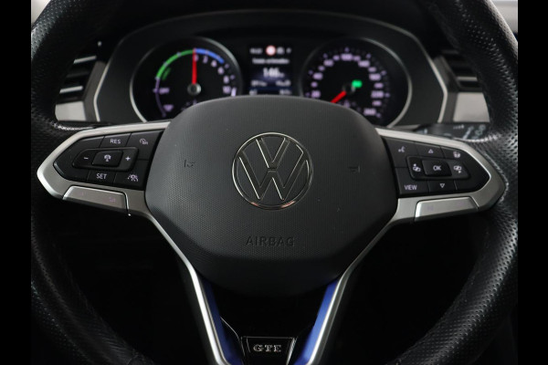 Volkswagen Passat 1.4 TSI PHEV GTE | Trekhaak | Stoelverwarming | Massage | Camera | Carplay | Navigatie | Adaptive cruise | Matrix LED | Parkeerhulp | Climate control | Plug In