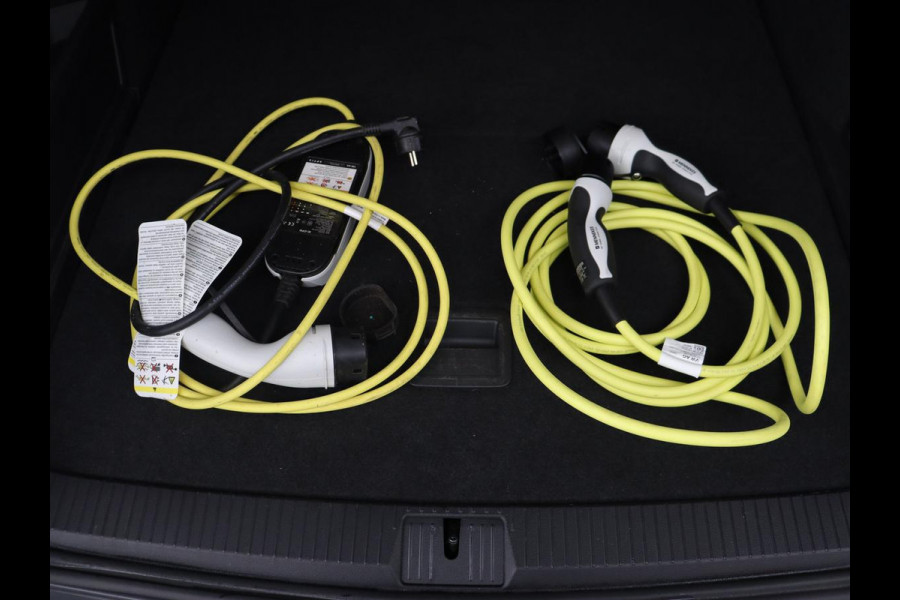 Volkswagen Passat 1.4 TSI PHEV GTE | Trekhaak | Stoelverwarming | Massage | Camera | Carplay | Navigatie | Adaptive cruise | Matrix LED | Parkeerhulp | Climate control | Plug In