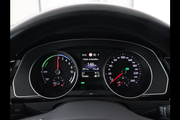 Volkswagen Passat 1.4 TSI PHEV GTE | Trekhaak | Stoelverwarming | Massage | Camera | Carplay | Navigatie | Adaptive cruise | Matrix LED | Parkeerhulp | Climate control | Plug In