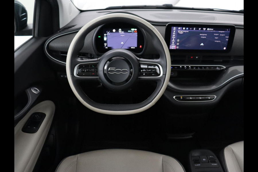 Fiat 500 La Prima 42 kWh | Panoramadak | Adaptive cruise | Leder | Camera | Keyless | Carplay | Parkeerhulp | Full LED | Side Assist | Climate control