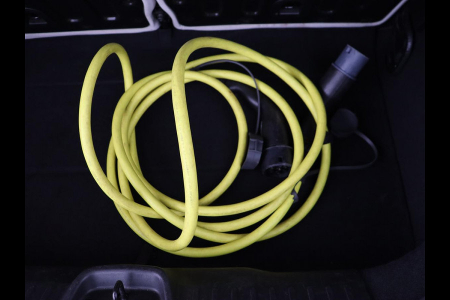 Fiat 500 La Prima 42 kWh | Panoramadak | Adaptive cruise | Leder | Camera | Keyless | Carplay | Parkeerhulp | Full LED | Side Assist | Climate control