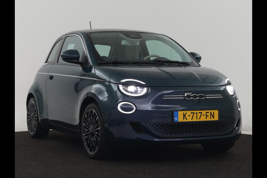 Fiat 500 La Prima 42 kWh | Panoramadak | Adaptive cruise | Leder | Camera | Keyless | Carplay | Parkeerhulp | Full LED | Side Assist | Climate control